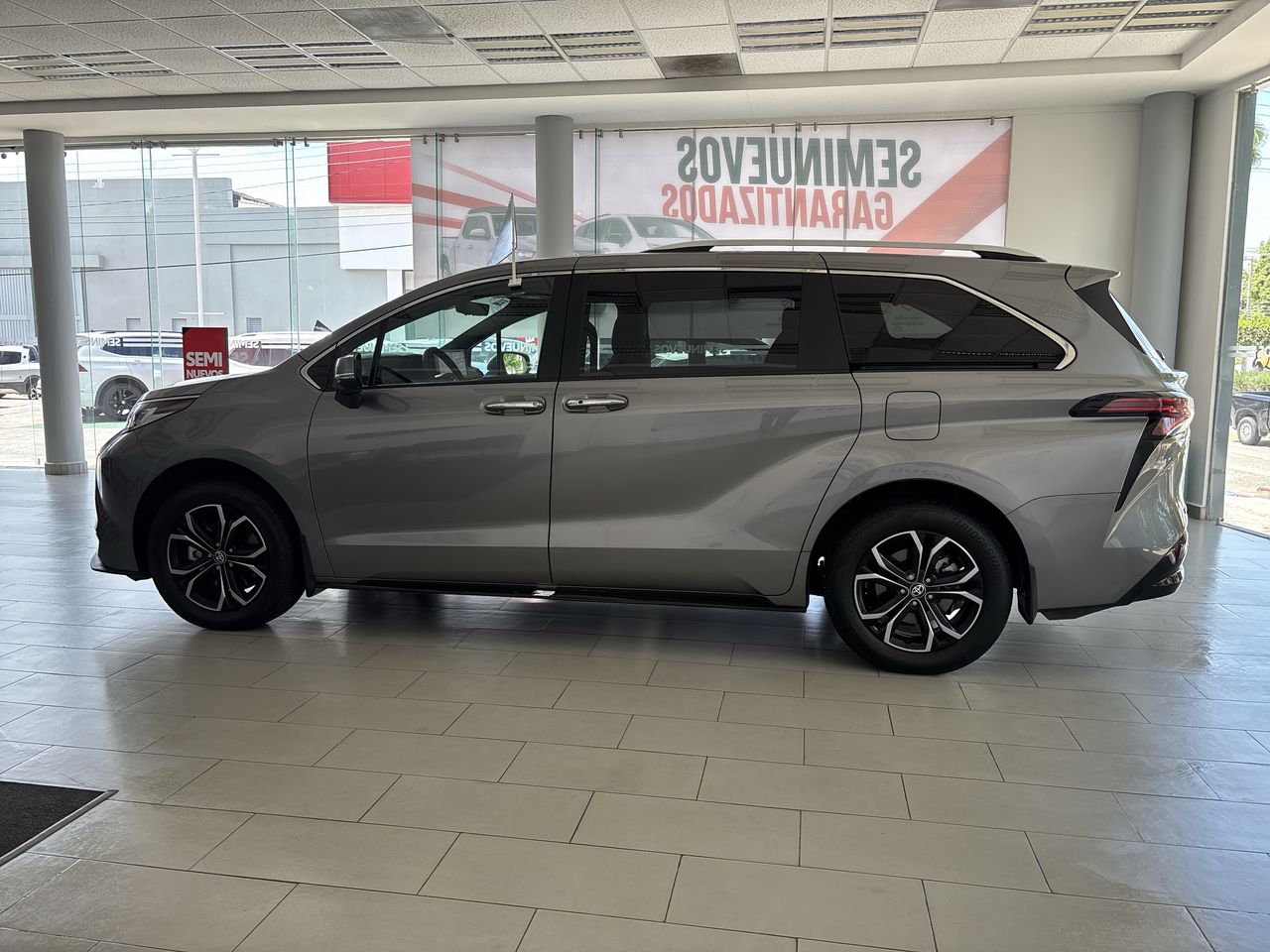 2026 Toyota Sienna 2.5 Platinum Hev At