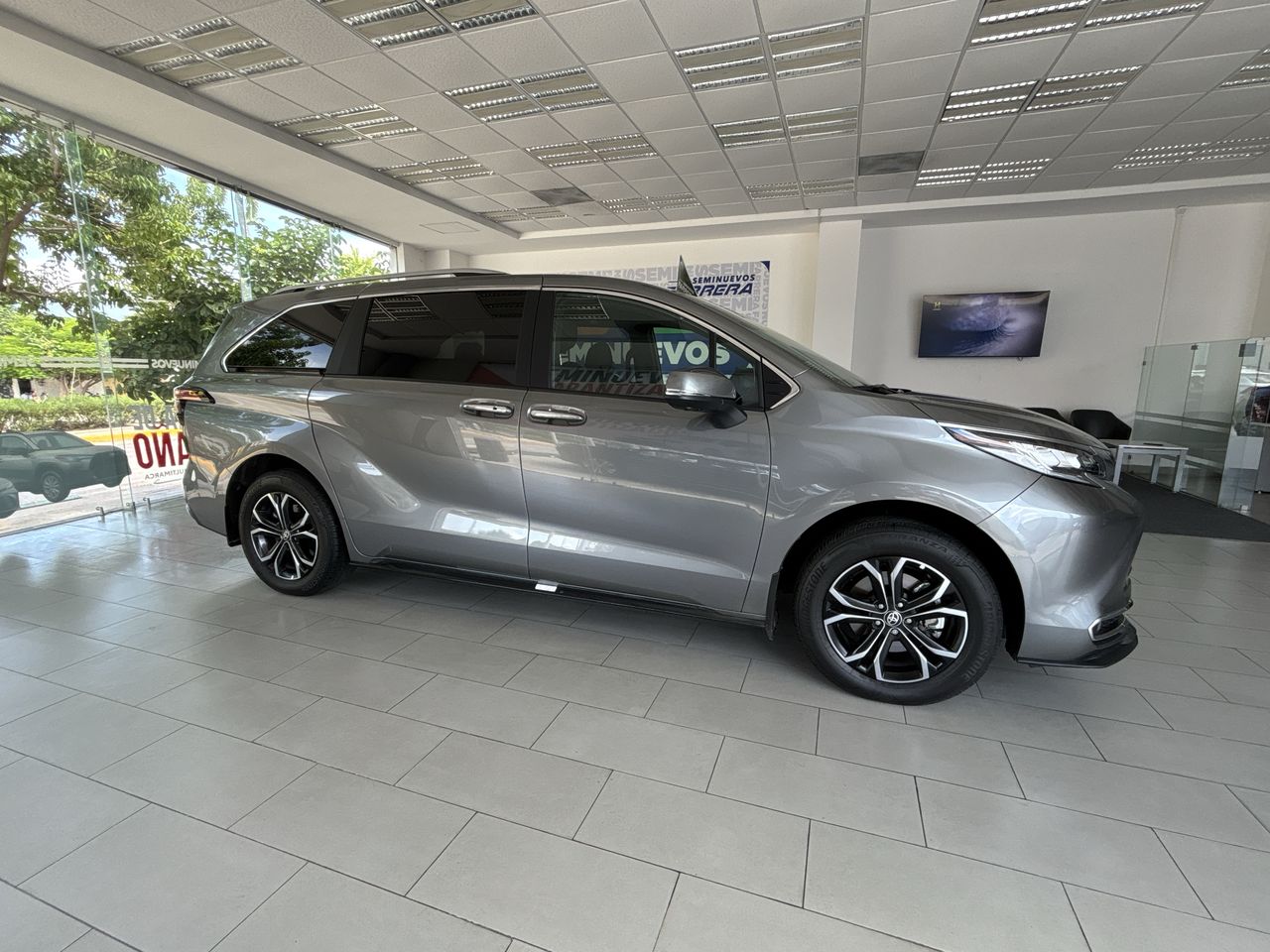 2026 Toyota Sienna 2.5 Platinum Hev At